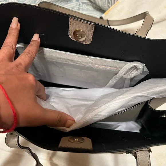 DKNY tote bag - Picture 9 of 11